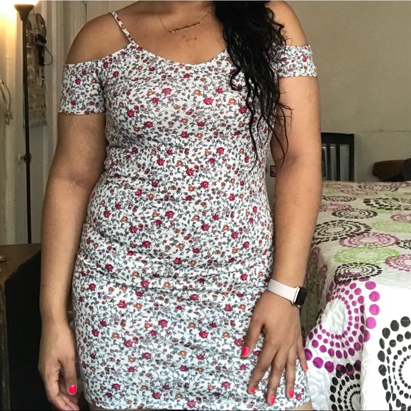 Different dress - Picture 4 of 12